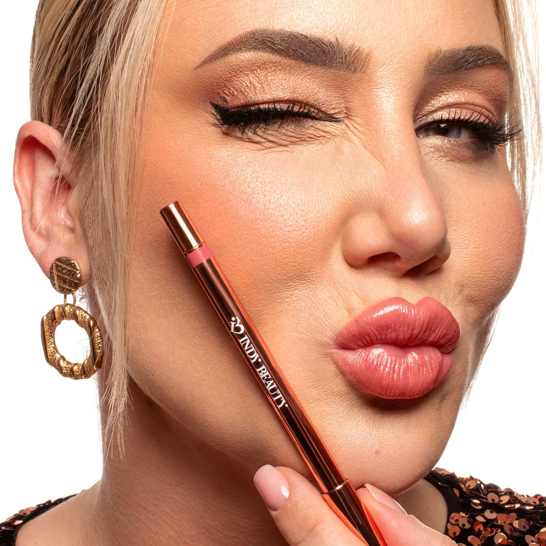 Indy Beauty namig: 1 črtalo, 2 šminki, 3 videzi