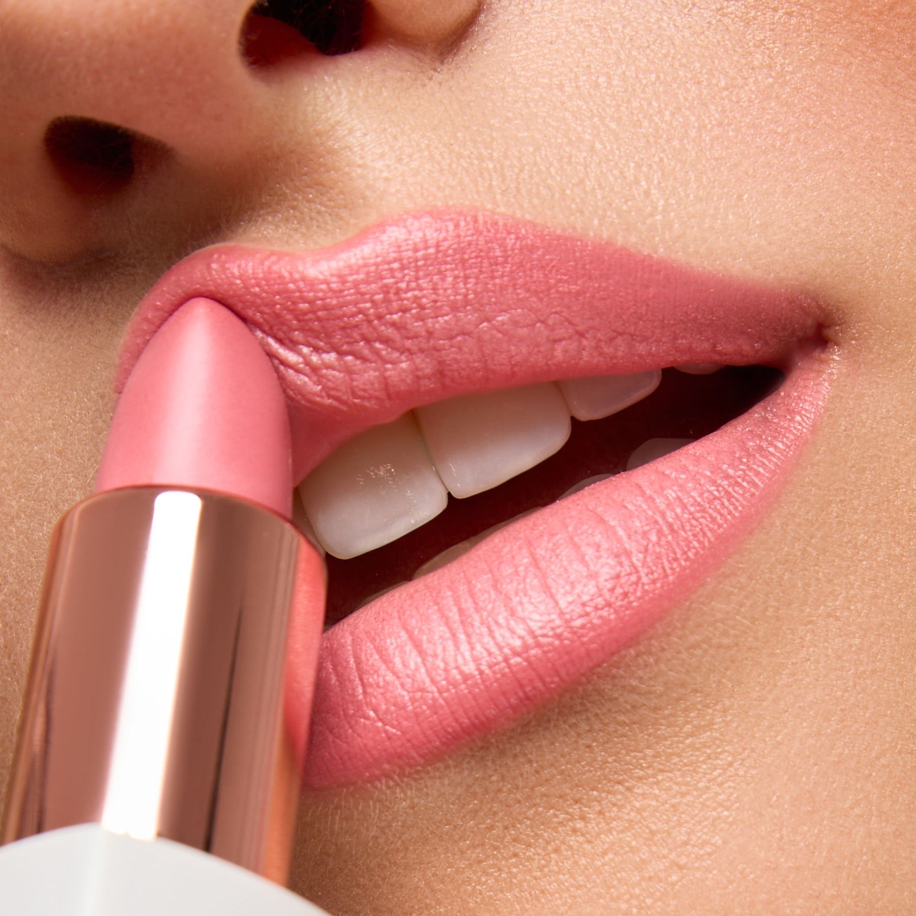 GET THE LOOK: Najlepša pomladna kombinacija za ustnice